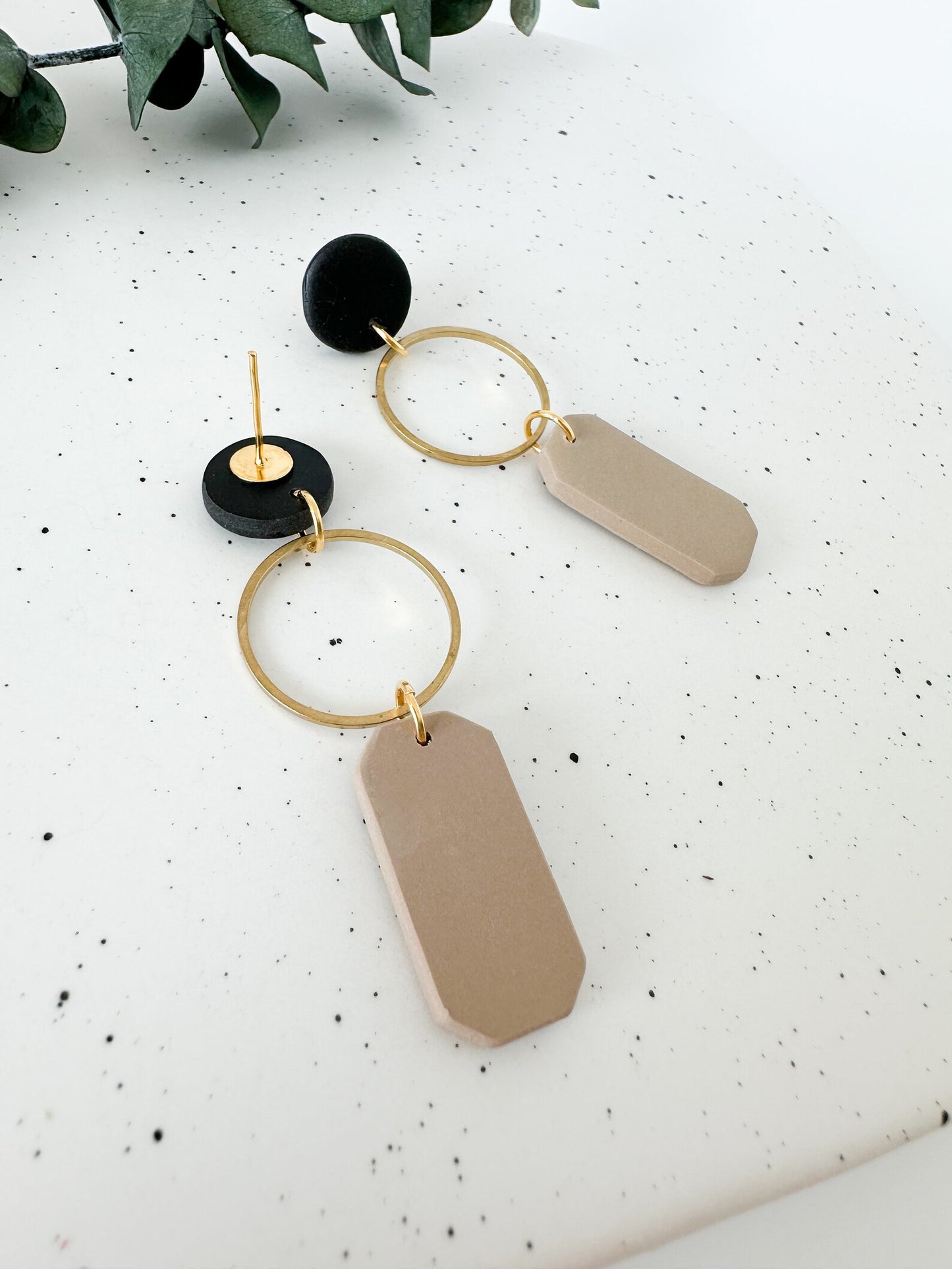 Minimalist Neutral Dangles