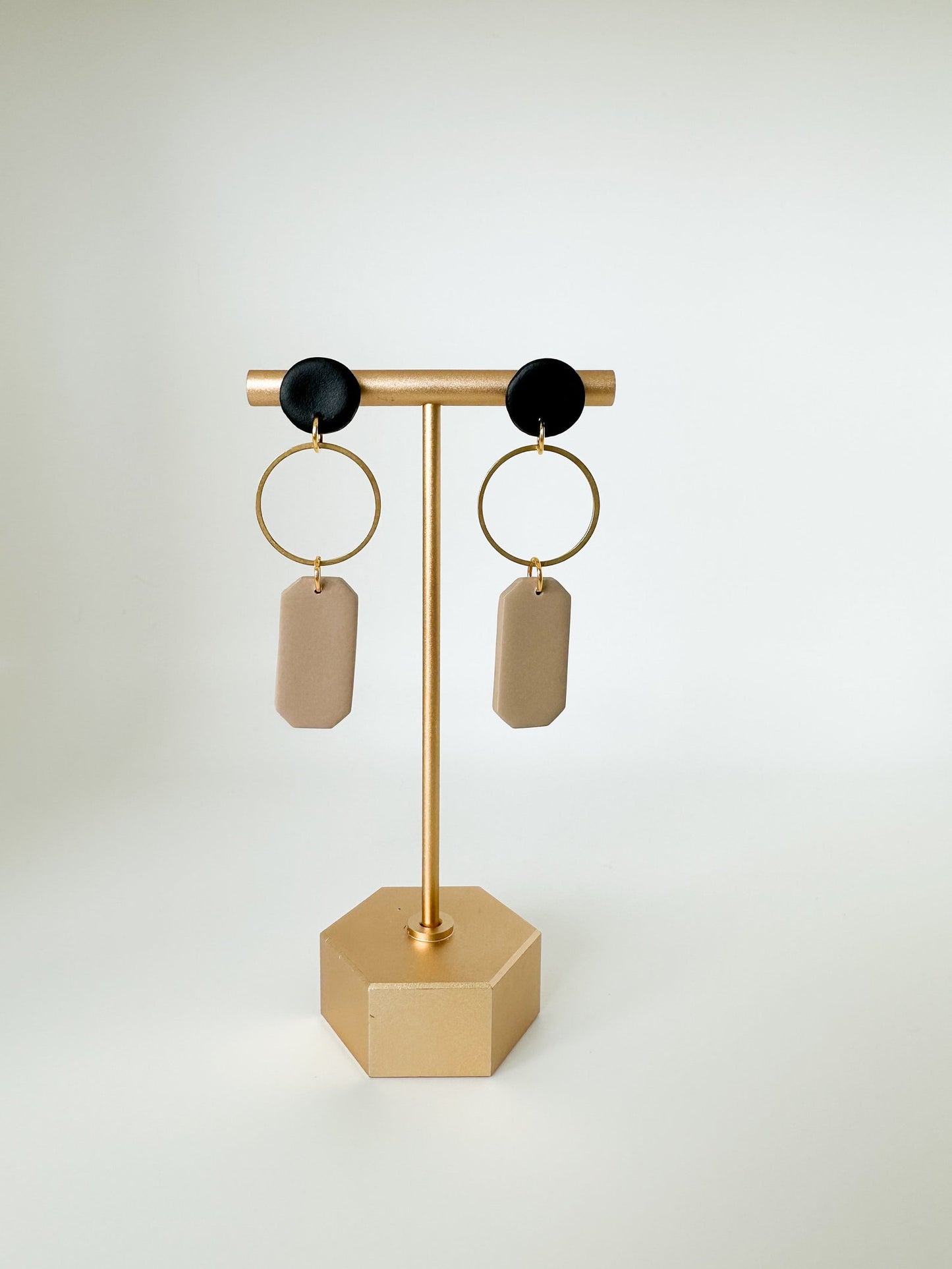 Minimalist Neutral Dangles