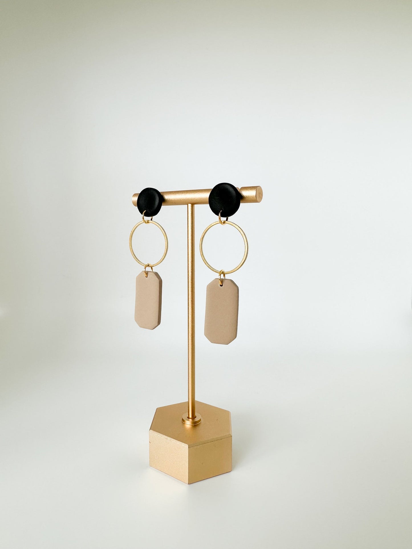 Minimalist Neutral Dangles