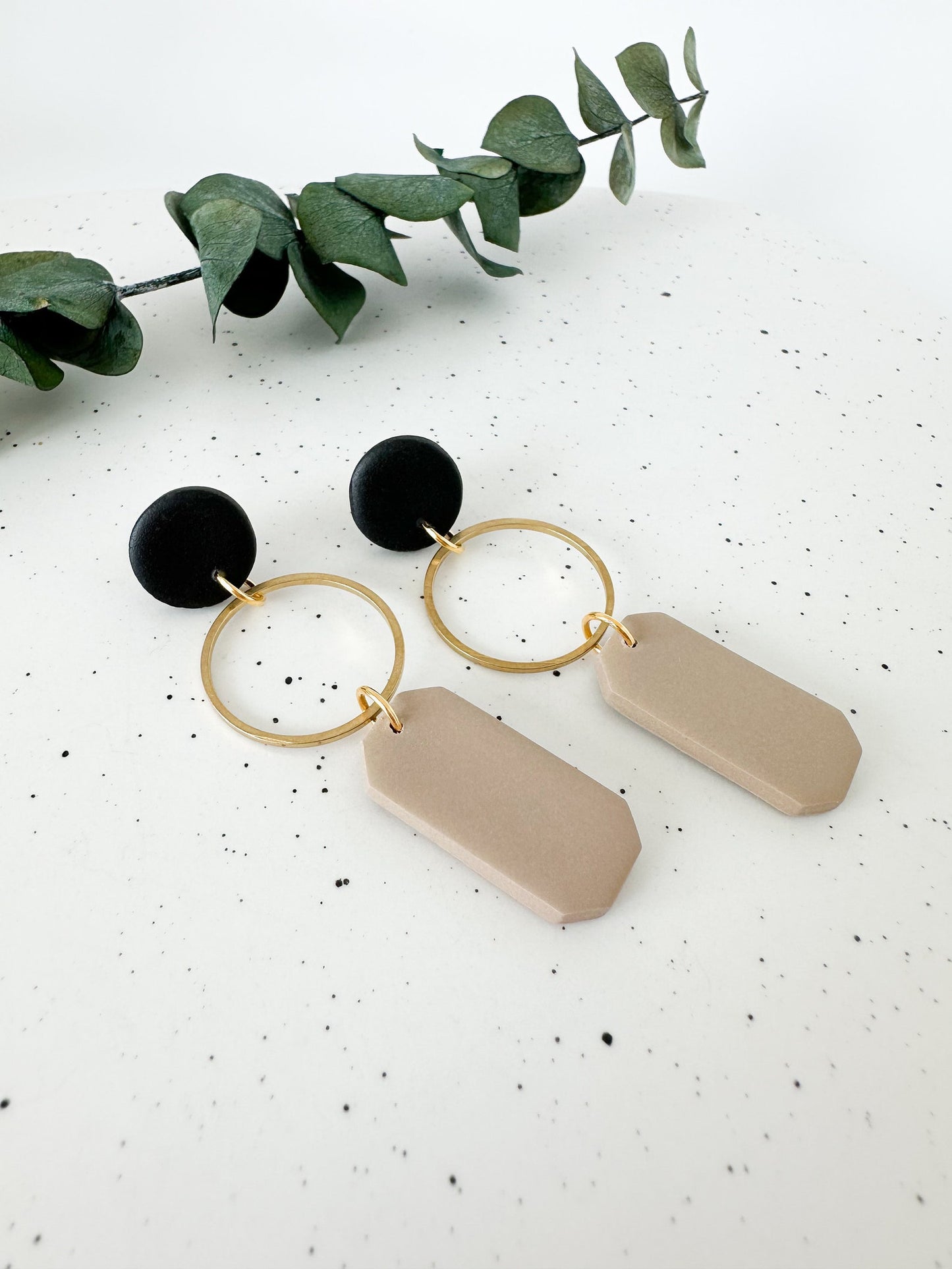 Minimalist Neutral Dangles