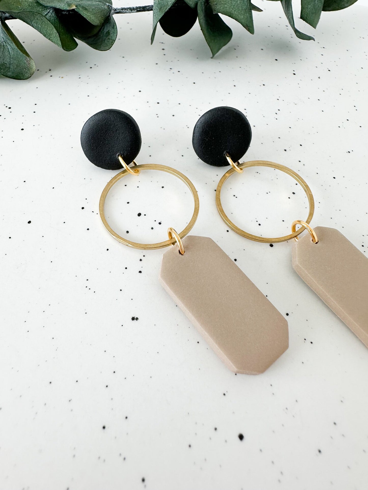 Minimalist Neutral Dangles